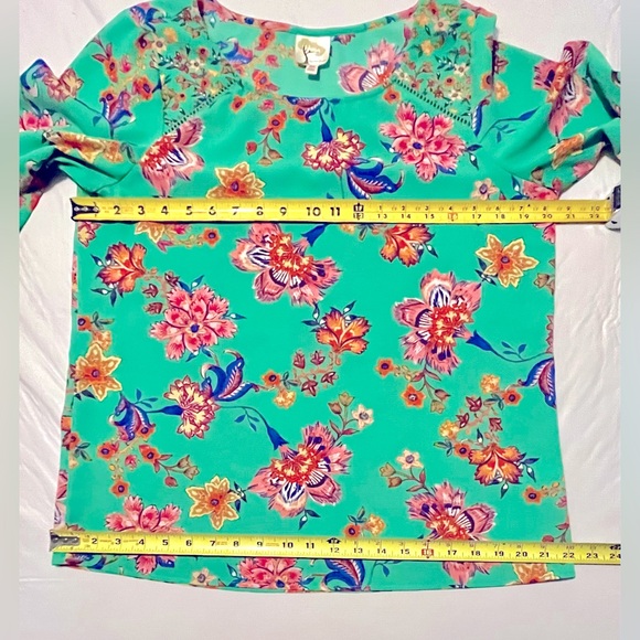 Fig and Flower Top Women Medium Green Floral Ruffle 3/4 Sleeve Blouse - Picture 8 of 14